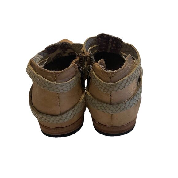 Freebird by Steven FAB! Emory Cut Out Leather Booties in Beige Size 7 - Picture 4 of 6